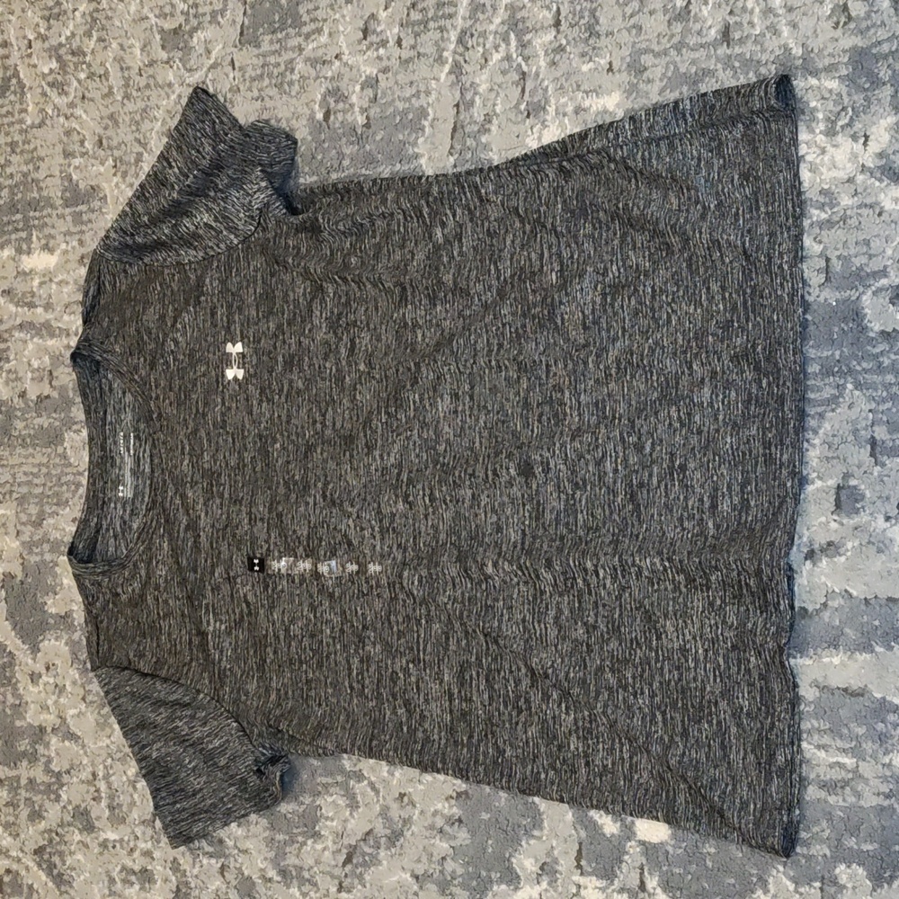 Women Under Armour Black with white twist T-shirt new with tags- Heat Gear Loose